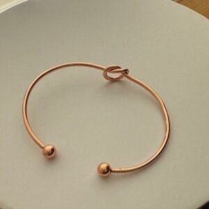 Elegant Rose Gold Knot Bracelet